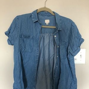 Short sleeves denim shirt